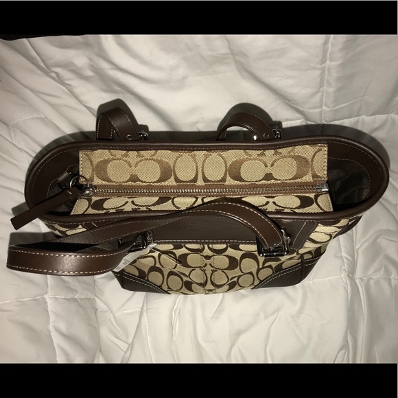 ๐ CLASSY COACH BAG - Picture 6 of 8